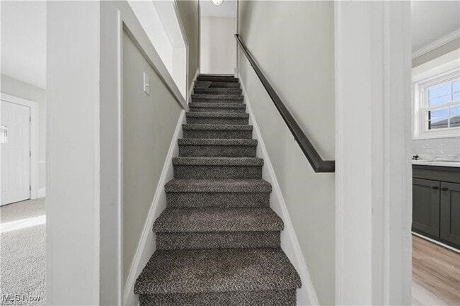 Building Photo - 437 Erie St