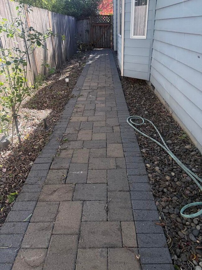 Building Photo - Updated Single Level Home in Highly Sought...