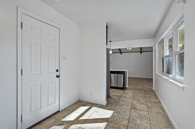 Building Photo - 1912 Terry Ln