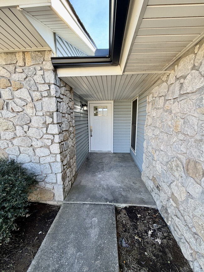 Building Photo - 10528 Ricky Ln