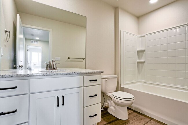 Building Photo - 4768 Champlain Dr