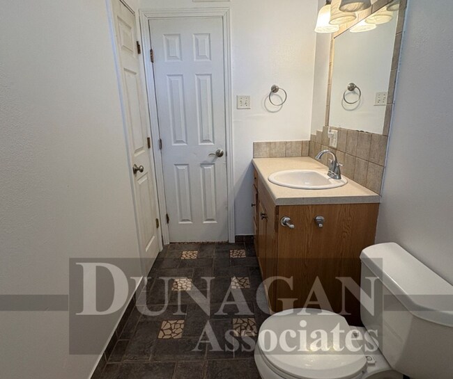 Building Photo - 3 Bedroom - 1 Bath home