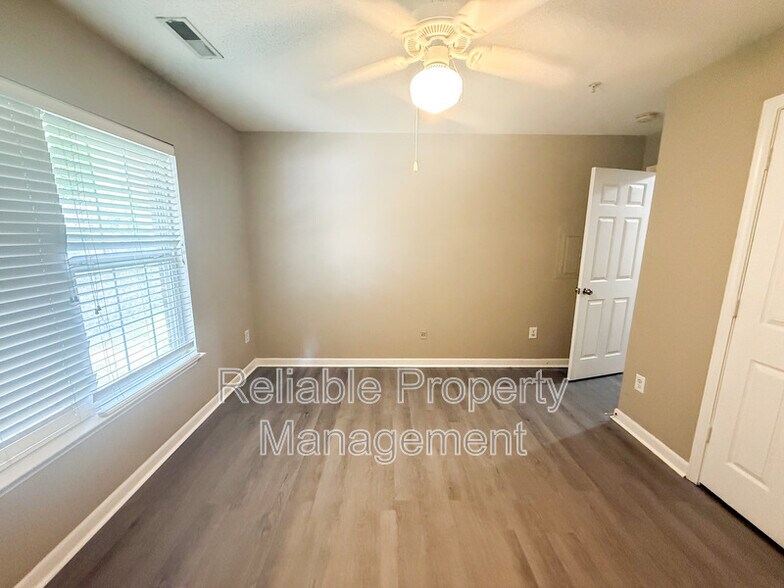 Building Photo - 1513 Kenmore Dr