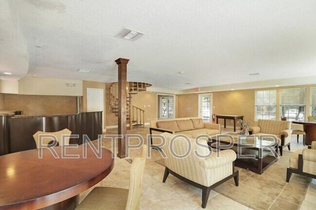 Building Photo - 3944 Versailles Dr