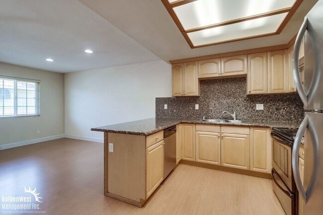 Building Photo - Stylish Upper-Level 2Bdm 1Ba Condo in Gate...