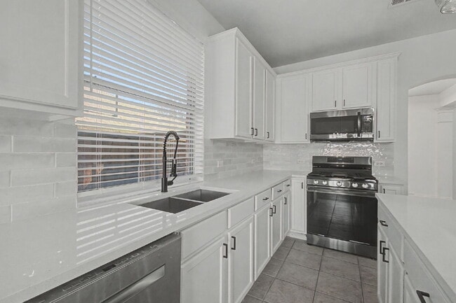 Building Photo - McKinney 4/3 with Pool