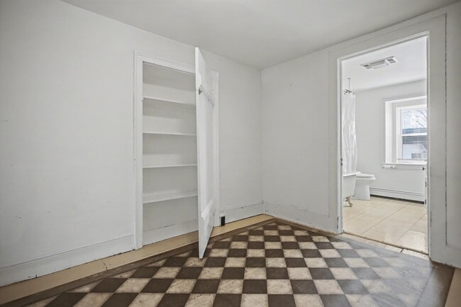 Building Photo - 739 Sergeantsville Rd