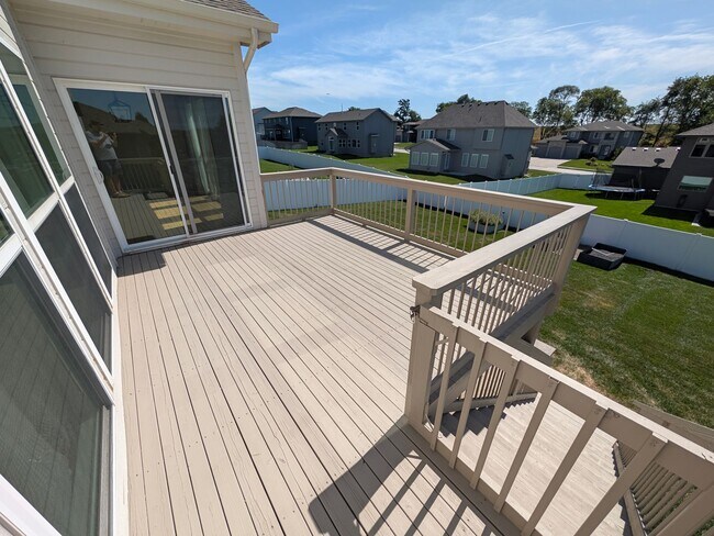 Building Photo - 5011 Clearwater Dr