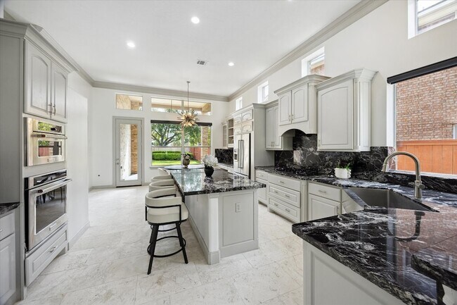 Building Photo - 5826 Santa Fe Springs Dr