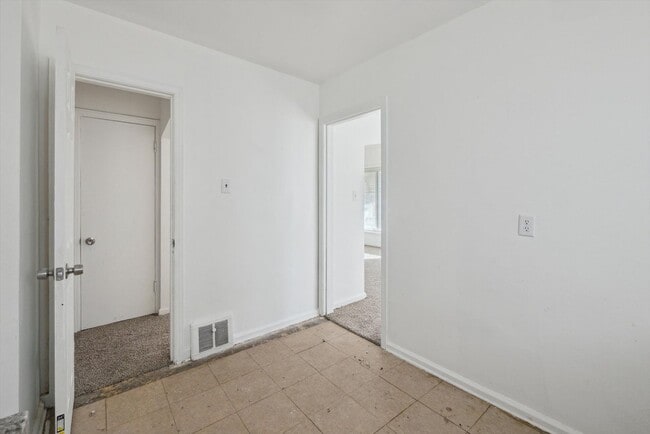 Building Photo - $1095 3 bedroom bungalow