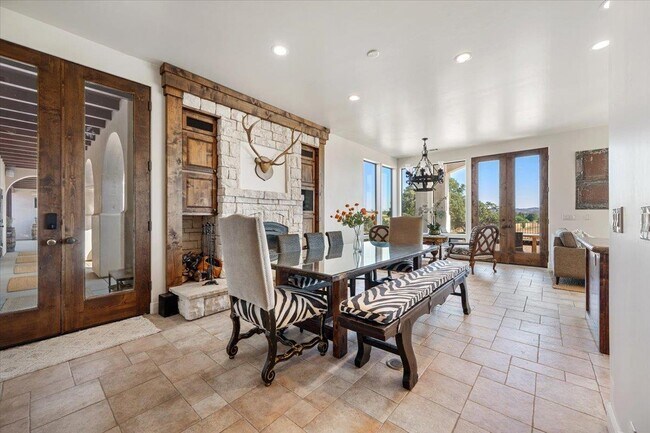 Building Photo - 6750 Golden Pheasant Ln