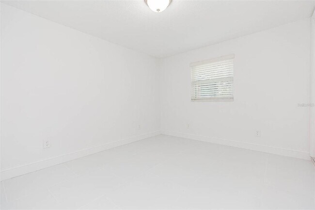 Building Photo - 118 W Sligh Ave