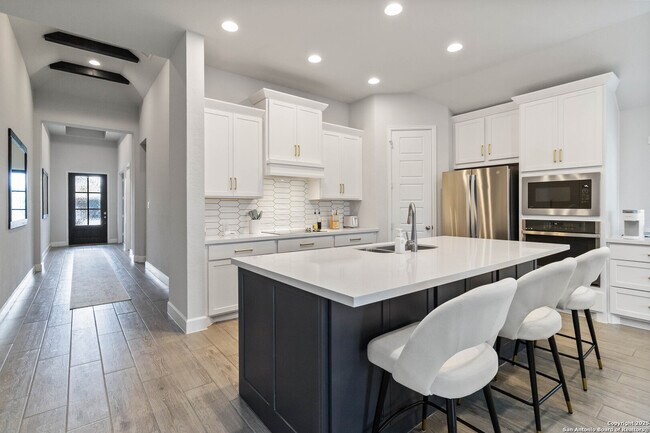 Building Photo - 149 Red Oak