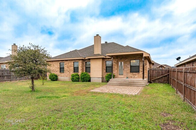Building Photo - 350 Miss Ellie Ln