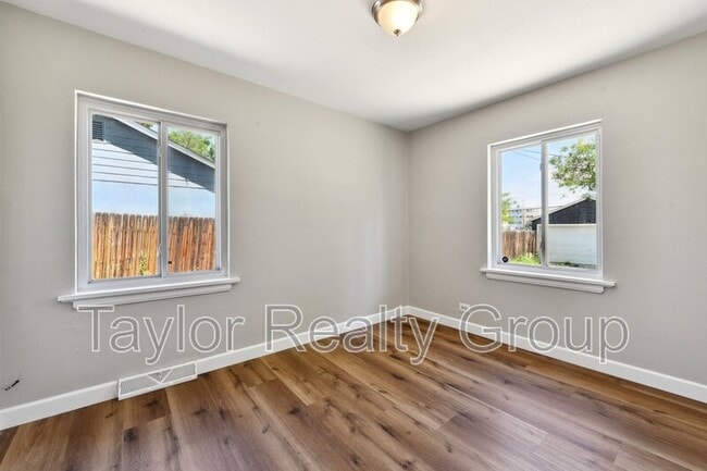 Building Photo - 1252 Xanthia St