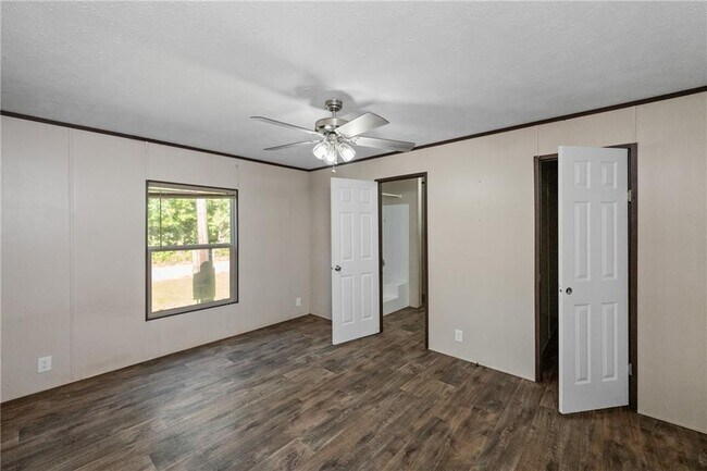 Building Photo - 6550 Oak Grove Rd