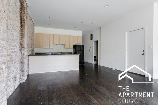 Building Photo - 2833 W Medill Ave