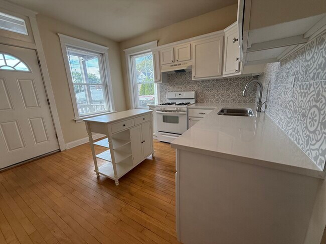 Building Photo - 4034 N Monticello Ave