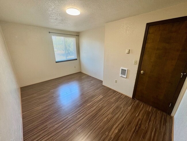 Building Photo - Duplex In South Corvallis Cul-De-Sac