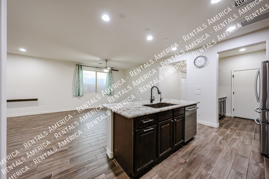 Building Photo - 2616 W Perola Dr