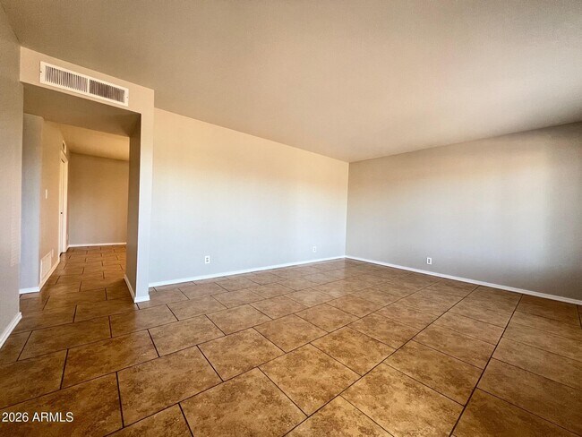 Building Photo - 551 W Gail Dr