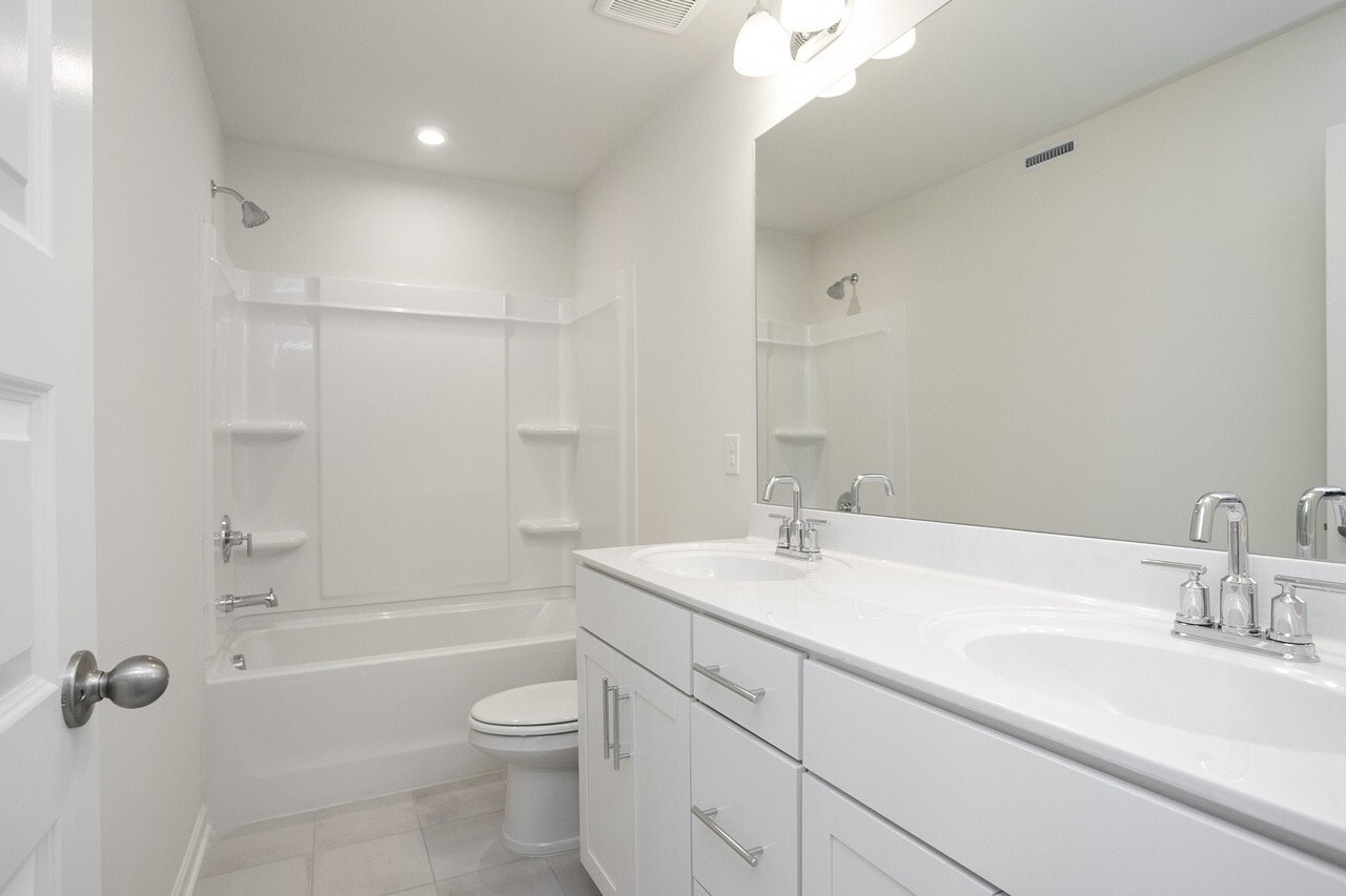 Building Photo - 5370 Bellflower Hls