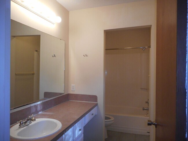 Building Photo - 3-bedroom, 2-bath Brick Home