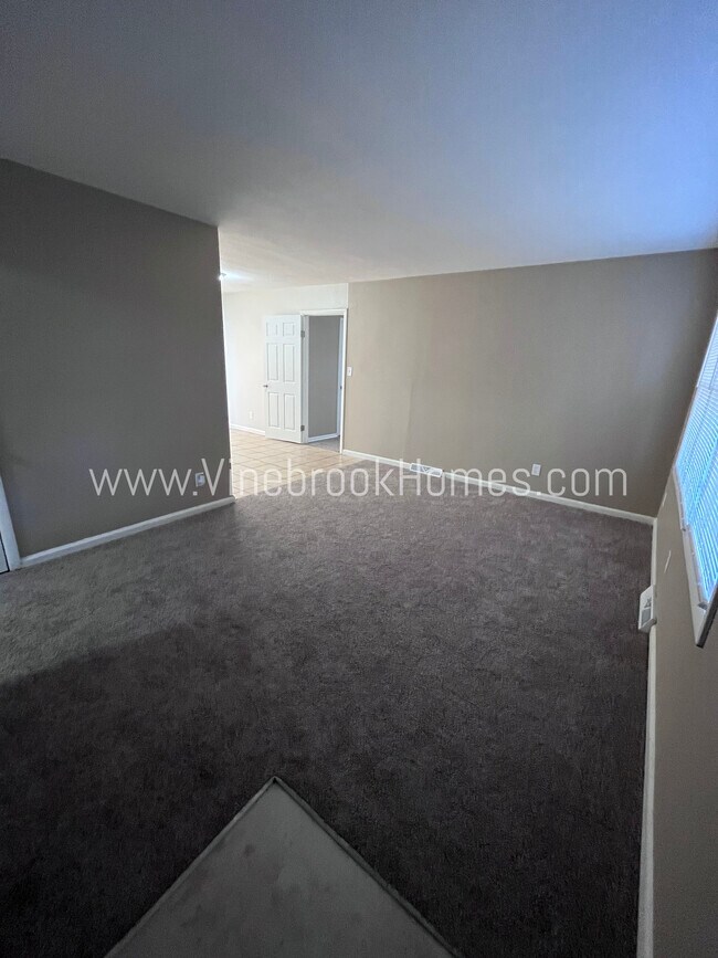 Building Photo - 8211 Ruskin Way