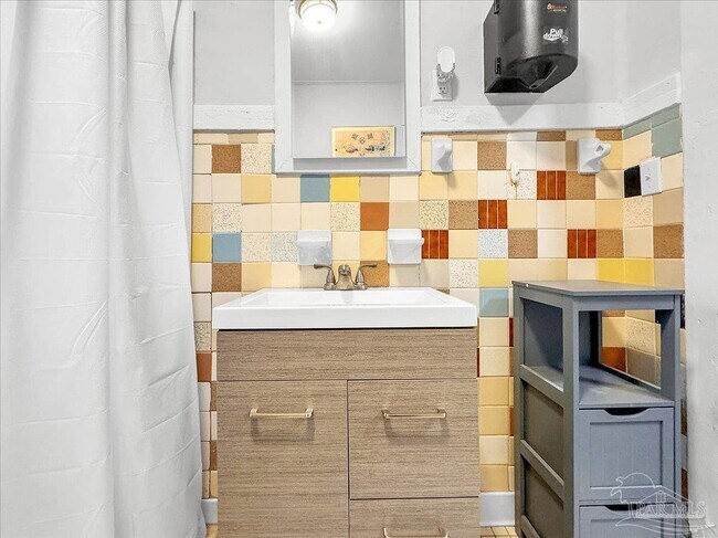 Building Photo - 1007 W Wright St