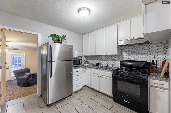 Building Photo - 234 Englewood Dr