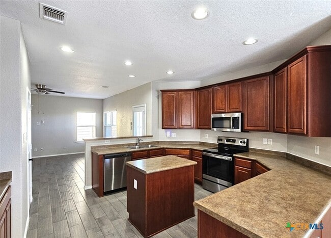 Building Photo - 316 Julian Point