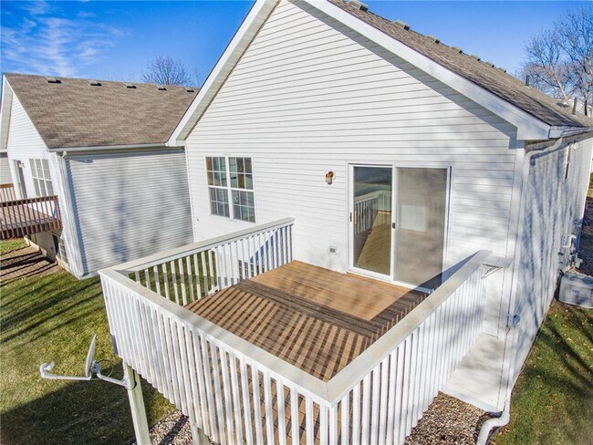 Building Photo - 916 Parkside Blvd