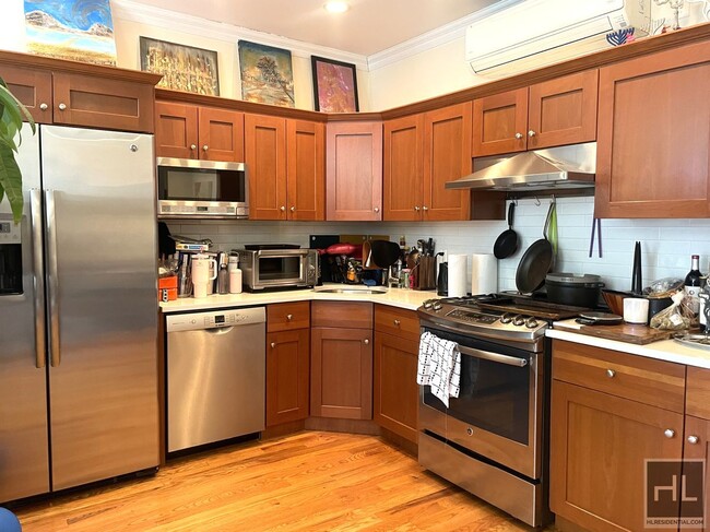 Primary Photo - NO FEE - Newly Renovated 2 Bed 2 Bath in C...