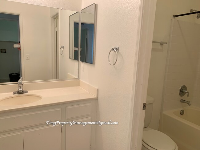 Building Photo - 13237 Kootenay St