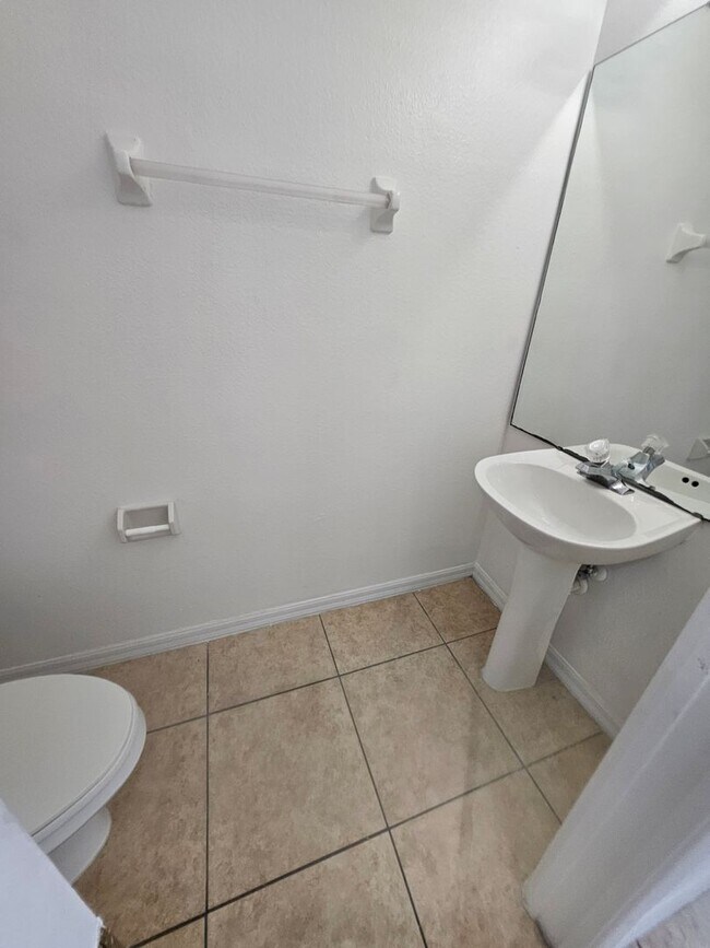 Building Photo - Kissimmee Pool Home with 7 bedrooms!