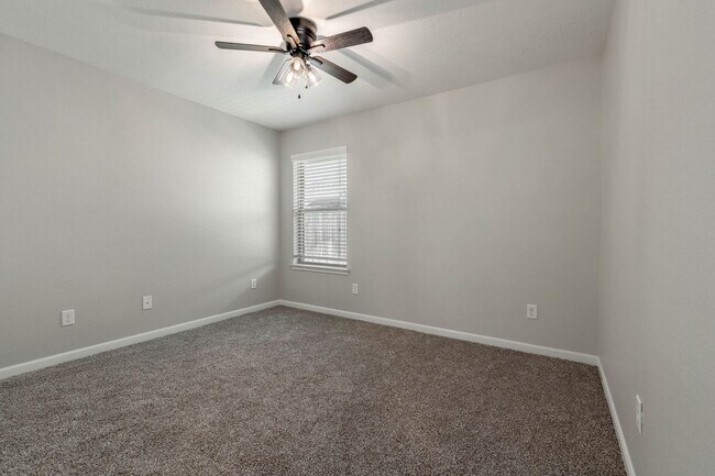 Building Photo - Available for June Move in! Charming 3/2 in Castlegate 2!