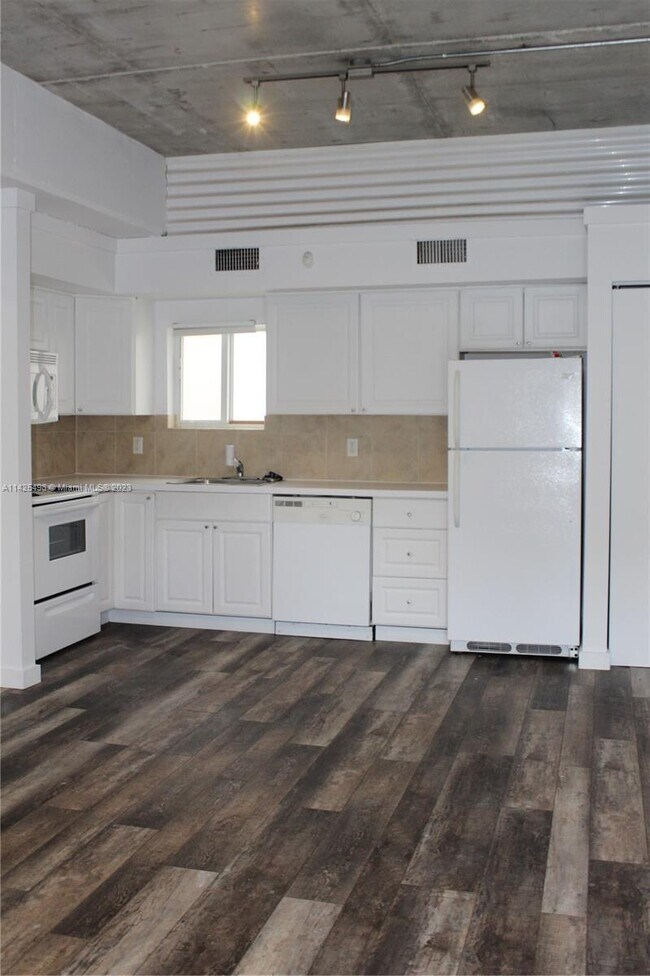 Building Photo - 2 bedroom in North Miami FL 33161