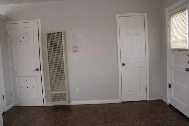 Building Photo - 8907 Old County Dr