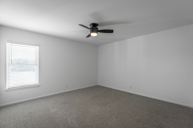 Building Photo - 2 Bedroom 2 Bath in Northshore