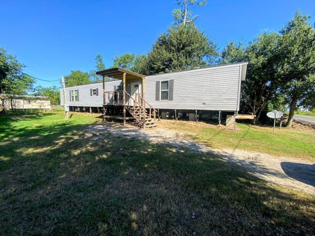 Building Photo - 3-Bedroom Mobile Home in South Lake Charles