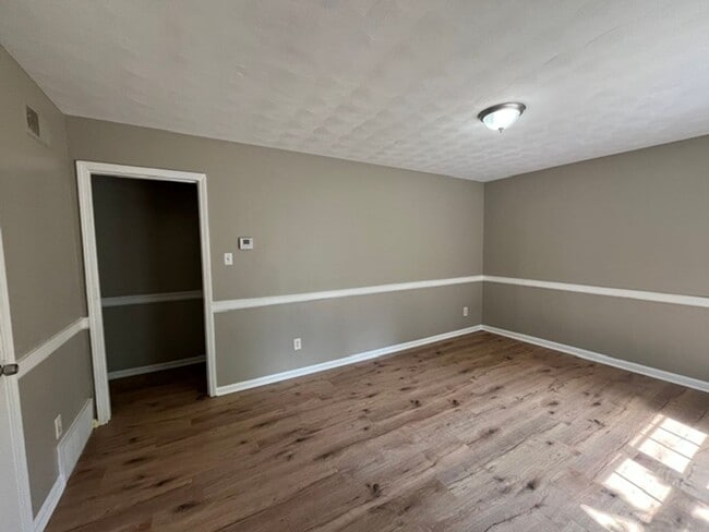 Building Photo - Renovated 4 Bedroom 1 Bath Home for Rent!