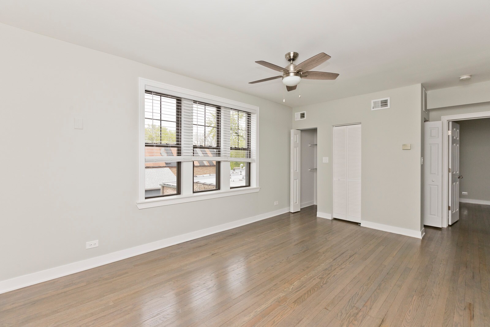 Building Photo - 3620 N Marshfield Ave