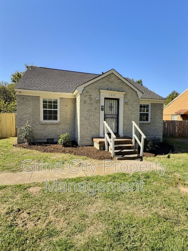 Primary Photo - 1065 N Holmes St