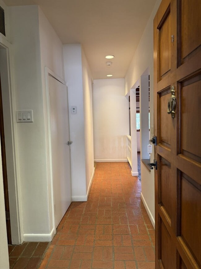 Building Photo - 641 Garcia St