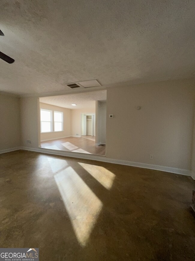 Building Photo - 463 Rock Meadow Dr