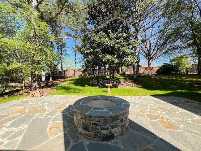 Building Photo - 1331 Buttercup Ct