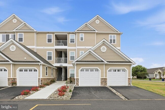 Building Photo - 5002 Pebble Ln W