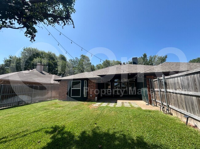 Building Photo - 1217 Babbling Brook Dr