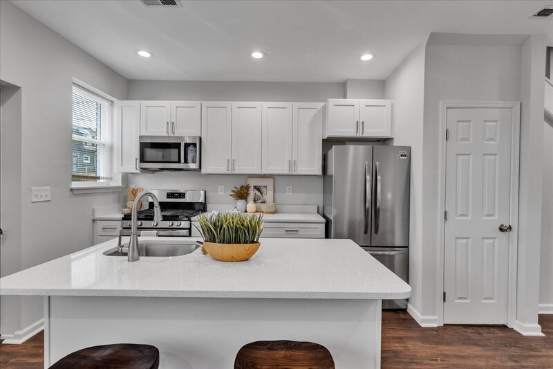 Building Photo - 787 N Grantley St