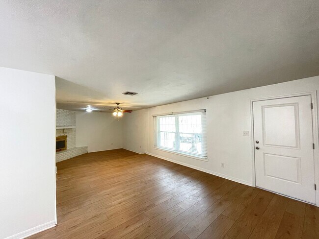 Building Photo - 44 S Cortez Ave